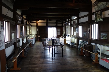 本丸門内部