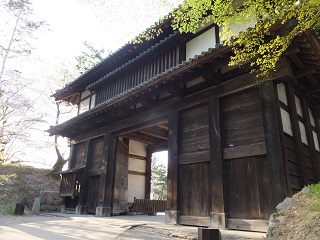 東内門