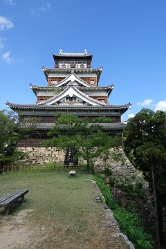 天守東面