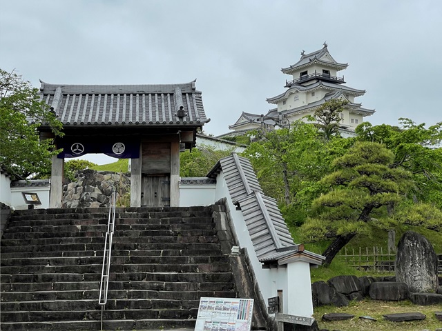 四足門と天守