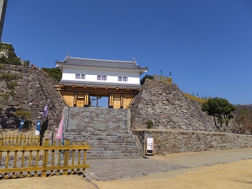 鉄門(くろがねもん)