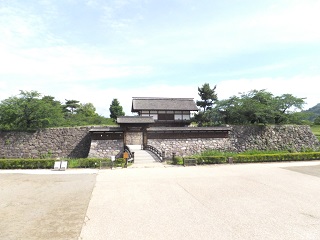 太鼓門と本丸