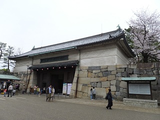 正門