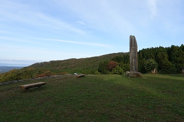 本丸と石碑