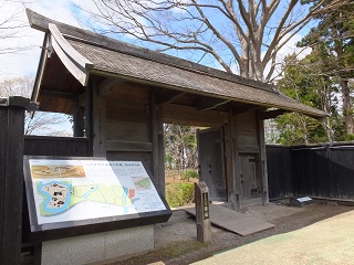 旧八戸城東門