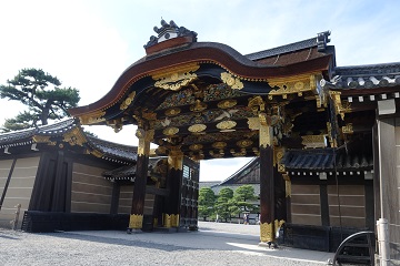 二の丸御殿唐門