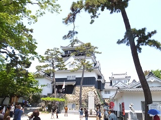 天守(正面から)