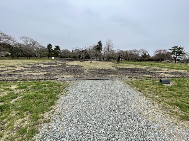 石敷広場跡