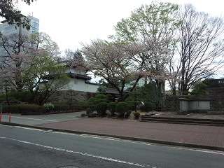 三の丸東門