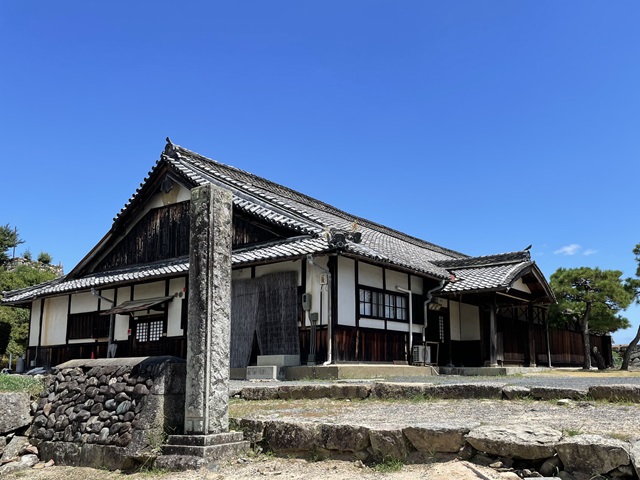 鶴山館