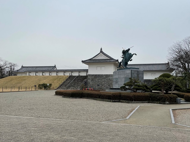 東大手門内側